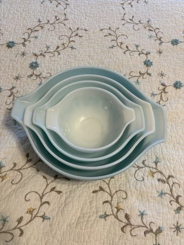 MINT PYREX CINDERELLA BUTTERPRINT 4 PIECE MIXING BOWL SET