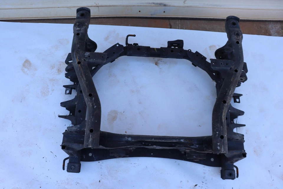 Honda S2000 2006-2009 2,2 L M/T travesaño trasero subchasis marco K OEM Foto 3 de 4