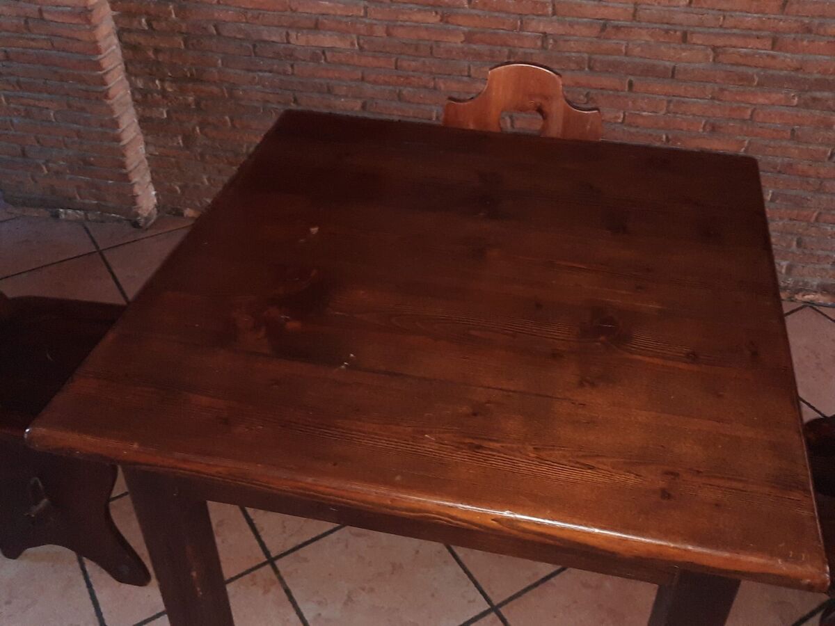 Tavoli e sedie per ristorante pizzeria, usati in buono stato