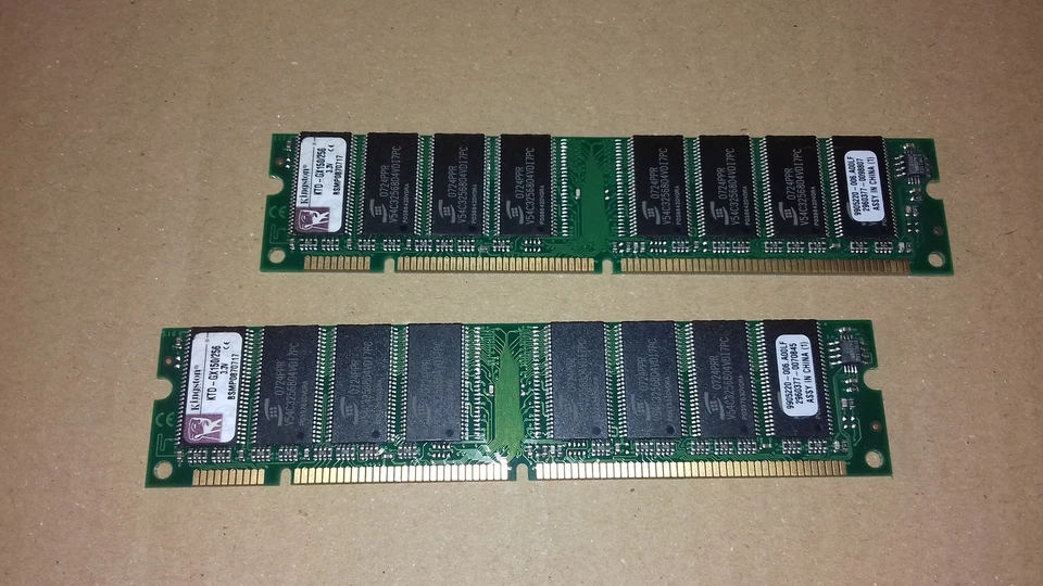 256MB PC133 RAM PC Kingston KTD-GX150/256 SDRAM DIMM 168pins 133MHz - Imagen 2 de 3