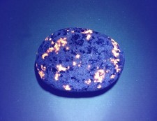 Fluorescent Sodalite  Yooperlite  -  2.6 oz. Nice Bright Yooperlite