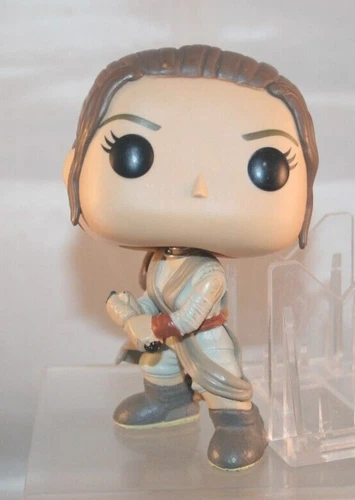 Funko Pop! Star Wars - Rey - *missing stand and broken saber* - #104 - OOB