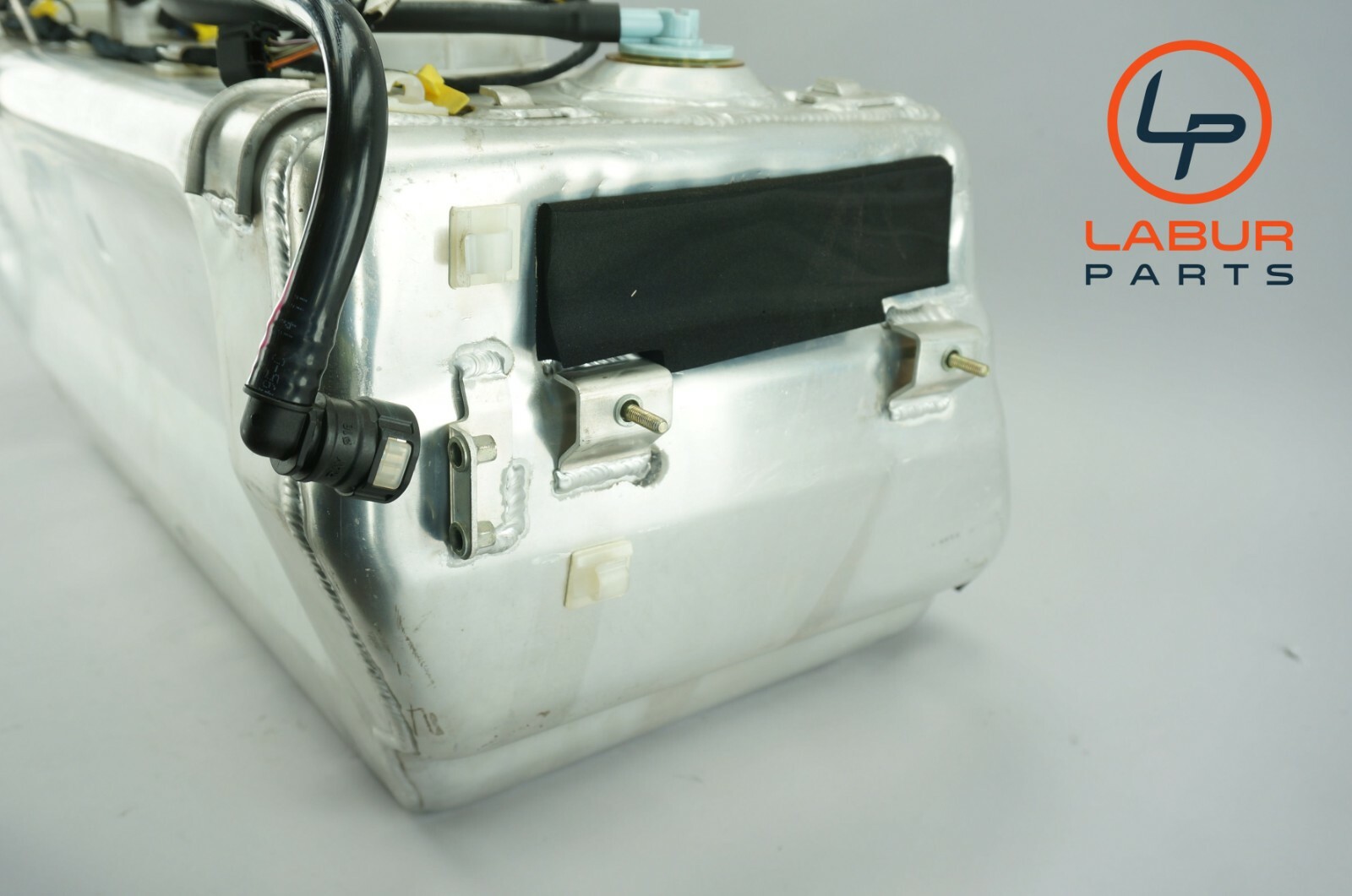 M139 04-06 Maserati Quattroporte Fuel Gas Tank Canister Reservoir Z2190