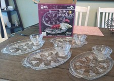 Anchor Hocking 8 piece Snack Set 4 Cups & Trays Vintage 600/76-A VERY NICE!