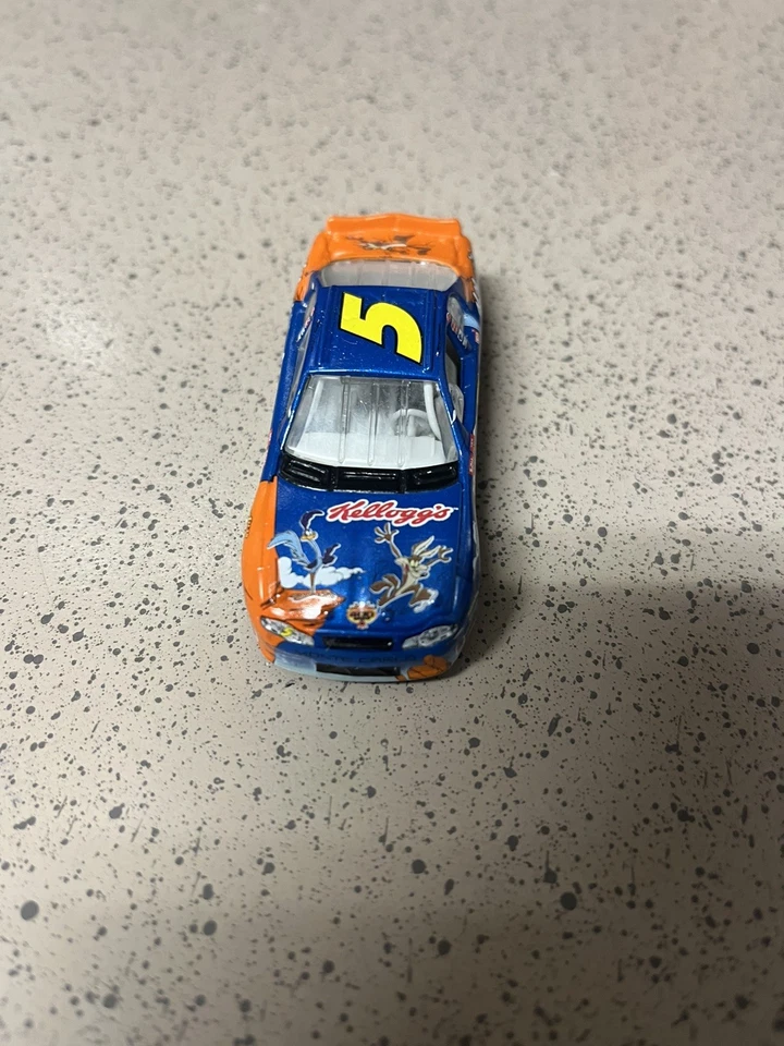 2002 Terry Labonte NASCAR #5 Looney Tunes Kelloggs 1/64 Diecast LOOSE - Image 2 of 4