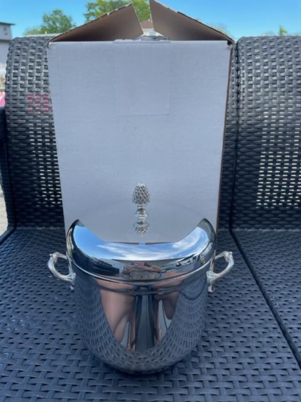 Reed & Barton Ice Bucket. Silverplated. New in Box.