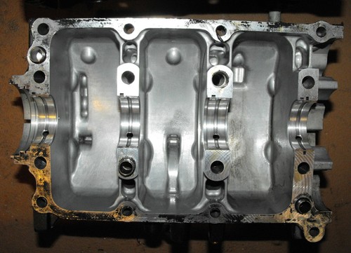 Suzuki 30 HP 4 Stroke Cylinder Block PN 11300-89JV0-019 Fits 2000-2007 - Picture 7 of 13