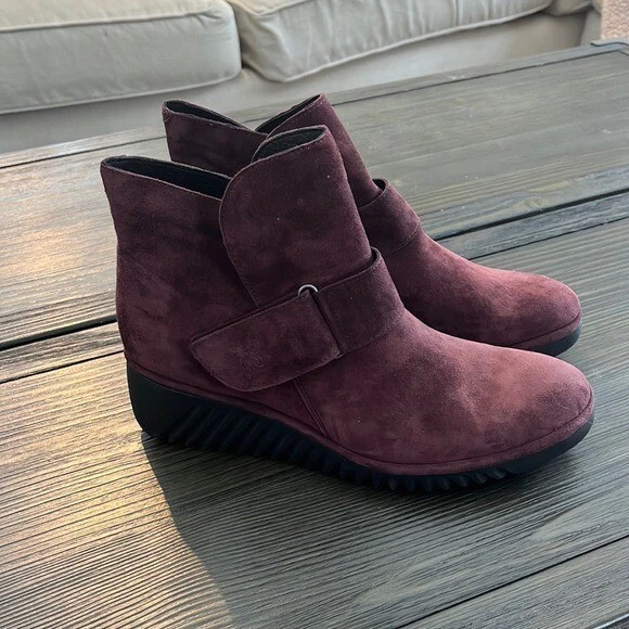 Burgundy top wedge booties