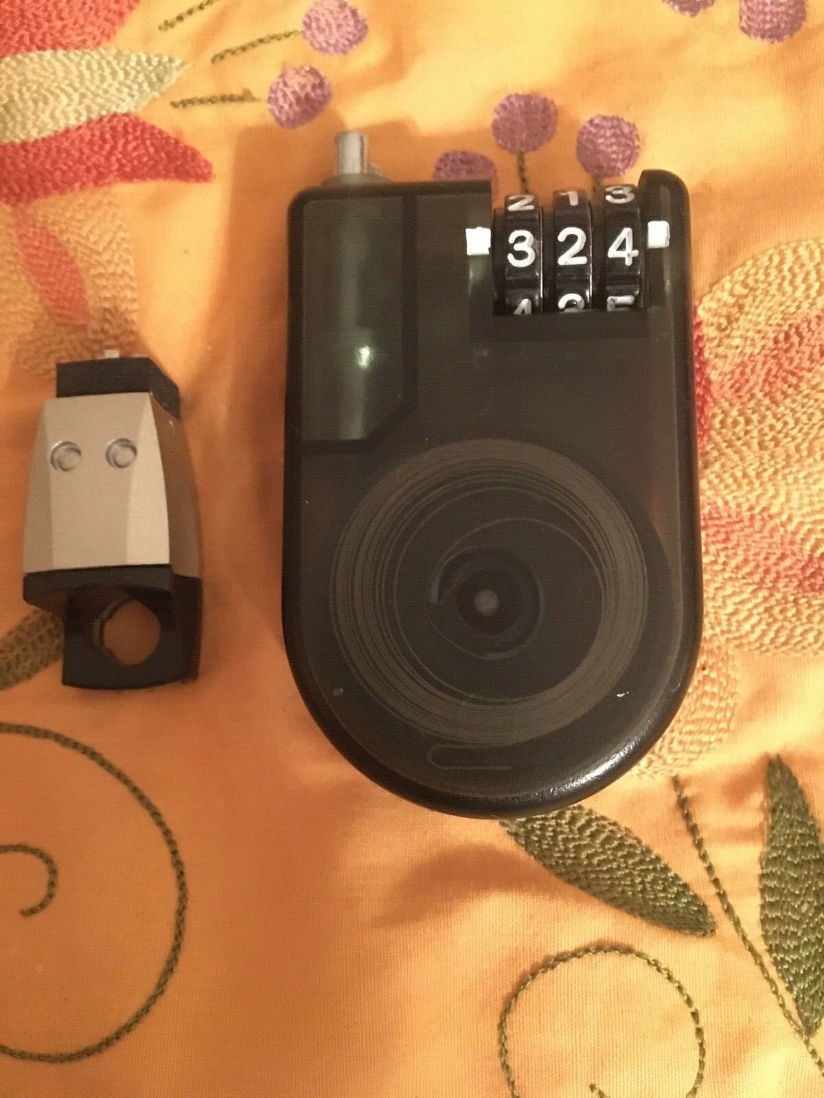 Secure 3-Digit Laptop Lock with Retractable Cable - New in Box-image