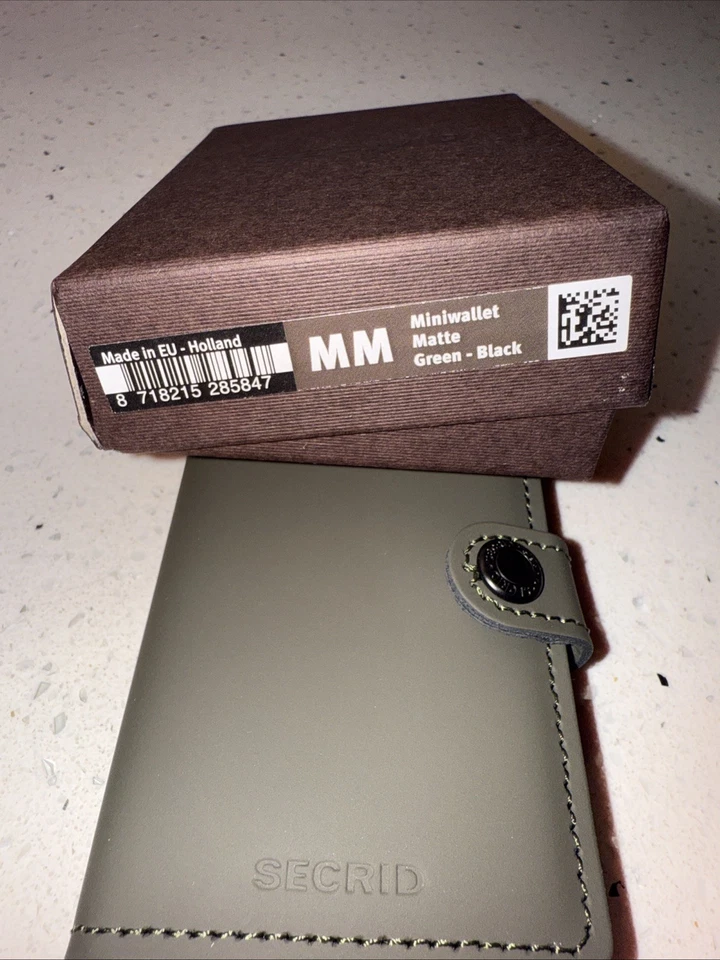 Secrid Slimwallet in Matte GREEN-BLACK - Image 2 of 3