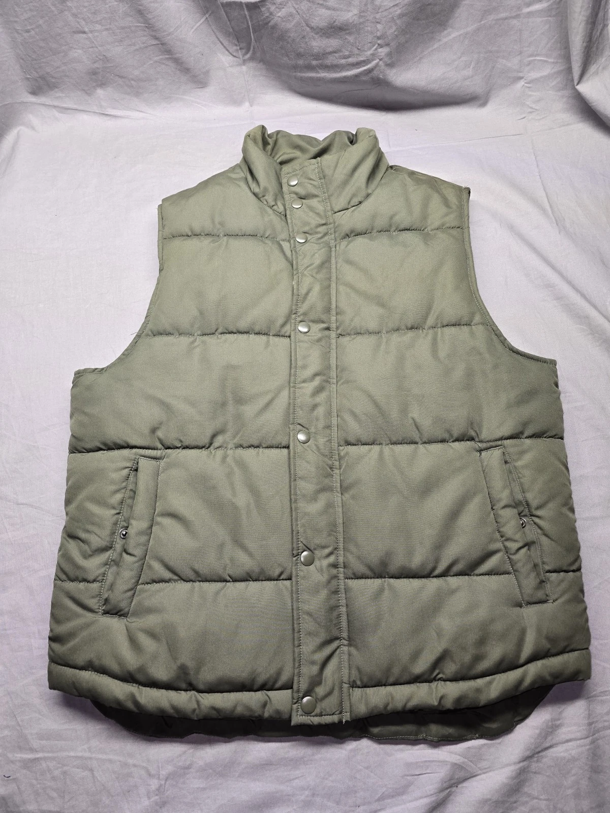 St Johns Bay Mens Medium Olive Green Quilted Puffer Vest Insulated Snap Front