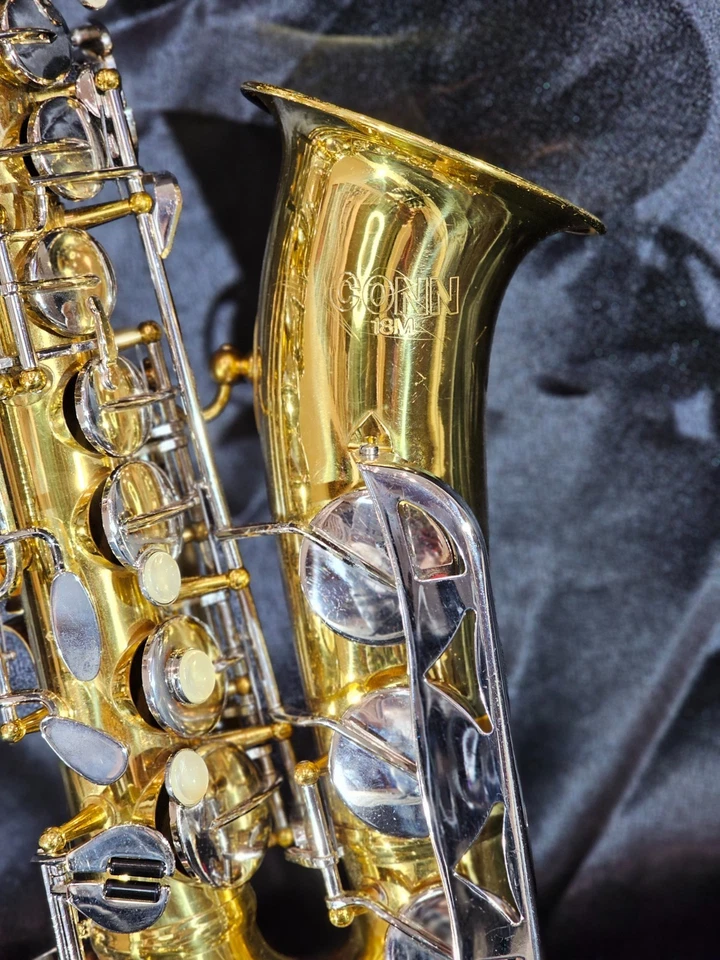 SAXOFÓN ALTO CONN 18M SERIE N CIRCA 1986 de colección con estuche rígido y extras Foto 4 de 4