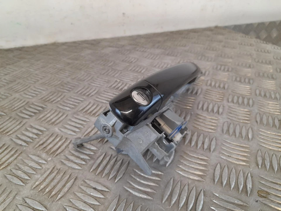 Ручка передней внешней двери для левого пассажира Peugeot 2008 Mk1 2013-2019  - Изображение 3 из 4