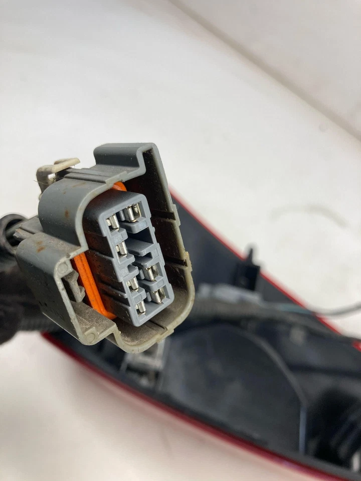 02 03 04 05 06 CHEVY AVALANCHE 1500 Tail Light Assembly Driver Side Left - Изображение 2 из 4