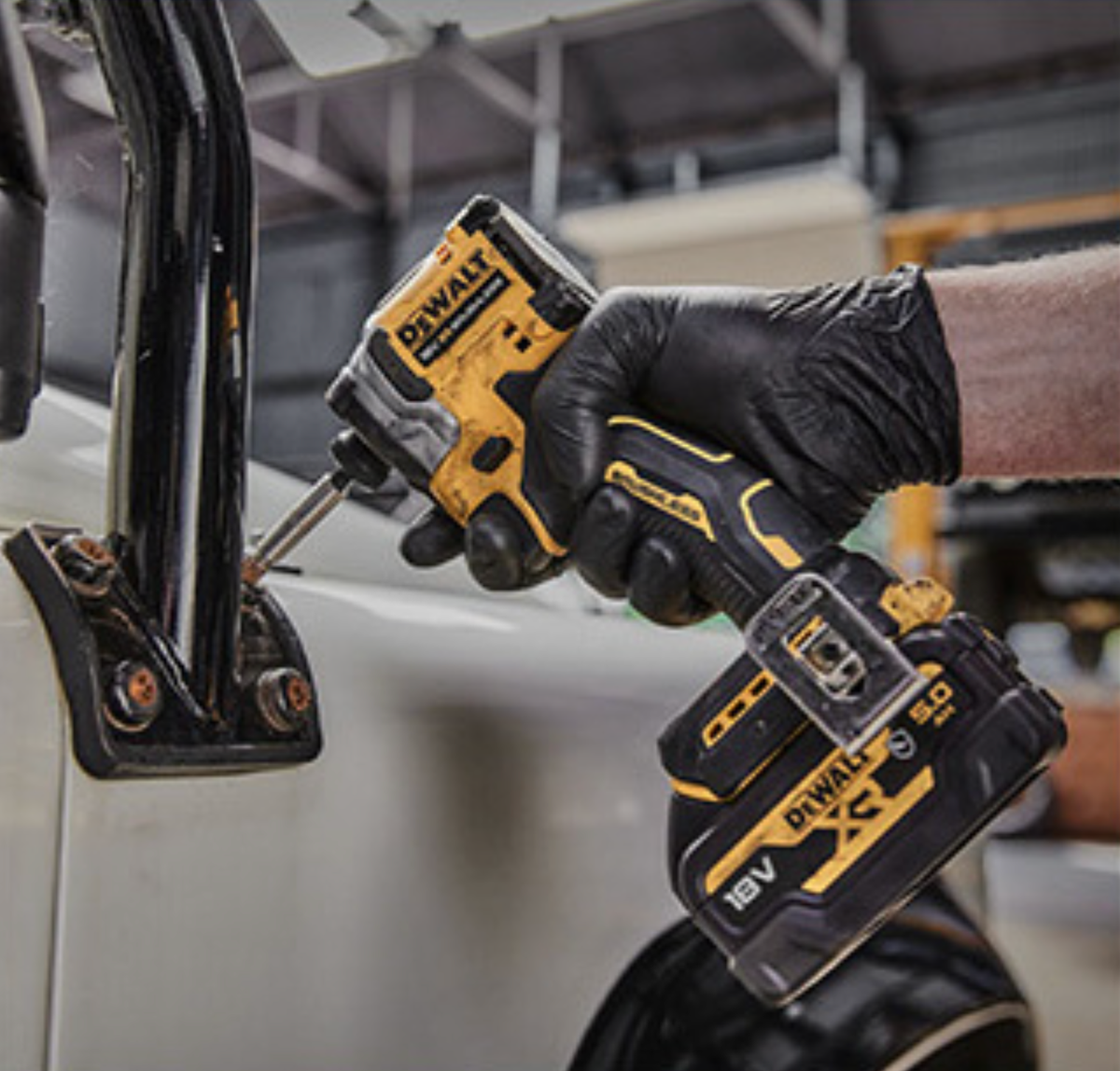 DeWalt DCF850 BL 18V Max Keyless 6.35mm 3250Rpm 205Nm LED 2Lb Bare