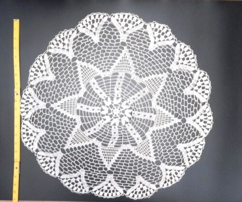 2 Vintage Hand Crocheted Large Doilies Doily Pink Round 24" + White Oval 22" - Picture 6 of 7