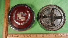 CA67A Cadillac filo ruota centrale emblema vintage anni 70-80 #255695 SEVELLE