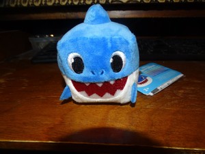 singing baby shark cube