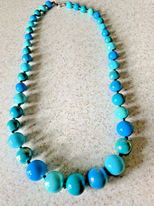 VINTAGE SHIMMERING BLUE,GREEN & AQUA GRADUATED BEADED 24" NECKLACE