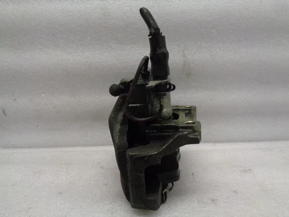 Pinza de freno delantera derecha del lado del pasajero Volkswagen Passat 1998-2005 OEM DK81168 Foto 3 de 4