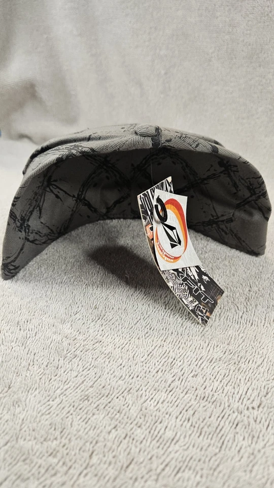Volcom 210Fitted By Flexfit Grey/Black Embroidered Size 6 7/8-7 1/4,  SEE PICS  - Image 3 of 4