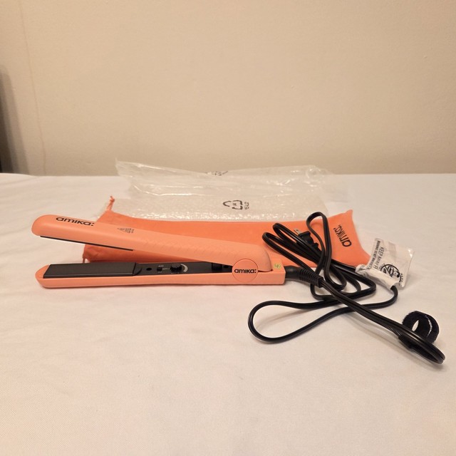 amika The Confidante Moisture Maintenance Styler