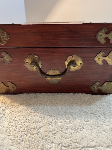 Vintage/ Chinese Rosewood/ Hongmu Jewelry Dresser Box / Oranate Brass Mounts - Picture 6 of 13