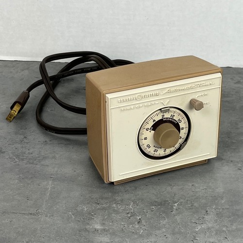 Vintage General Electric Automatic Timer Model 8117 Tan Cream MCM Plug-In 120V