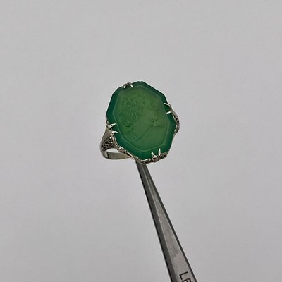 Vintage 18k White Gold Ladies Nephrite Jade Carved Cameo Ring Size 9