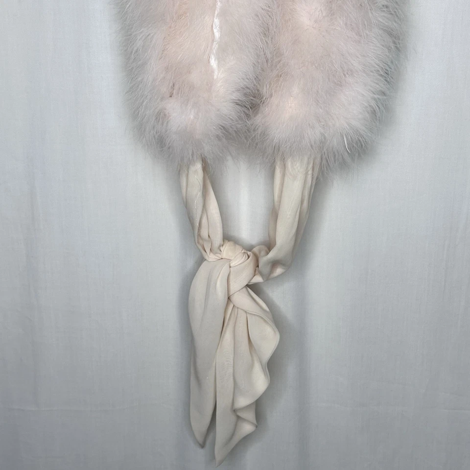 BEBE Rosa Pluma Estola Mantón Envoltura Boda Bolero Encogerse de hombros Forro Satinado Arco Usado en Excelente Condición Foto 3 de 4