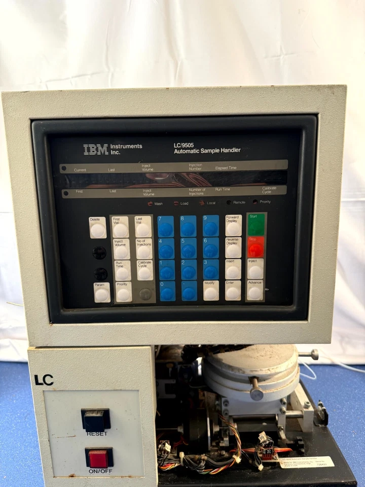 IBM Instruments LC/9505 Manipulador Automático de Muestras Beige | SIN PROBAR Foto 4 de 4