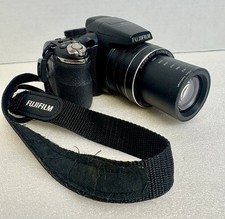 Fujifilm FinePix S4200 14.0MP Digital Camera Black.