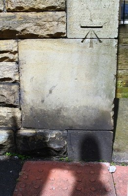 Foto 6x4 Benchmark auf York House, Upper Piccadilly Bradford\/SE1632 Ordn c2017