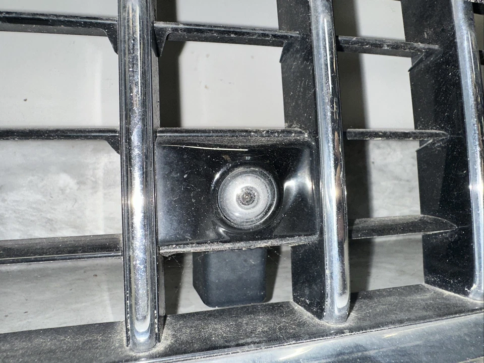 2012 - 2015 AUDI Q7 grade dianteira BUMPER 4L0 853 651 H 2 sensores frontais + câmera - Imagem 2 de 4