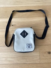 Borsa a tracolla Herschel Heritage per tutte le stagioni crema nera borsa piccola ottime condizioni