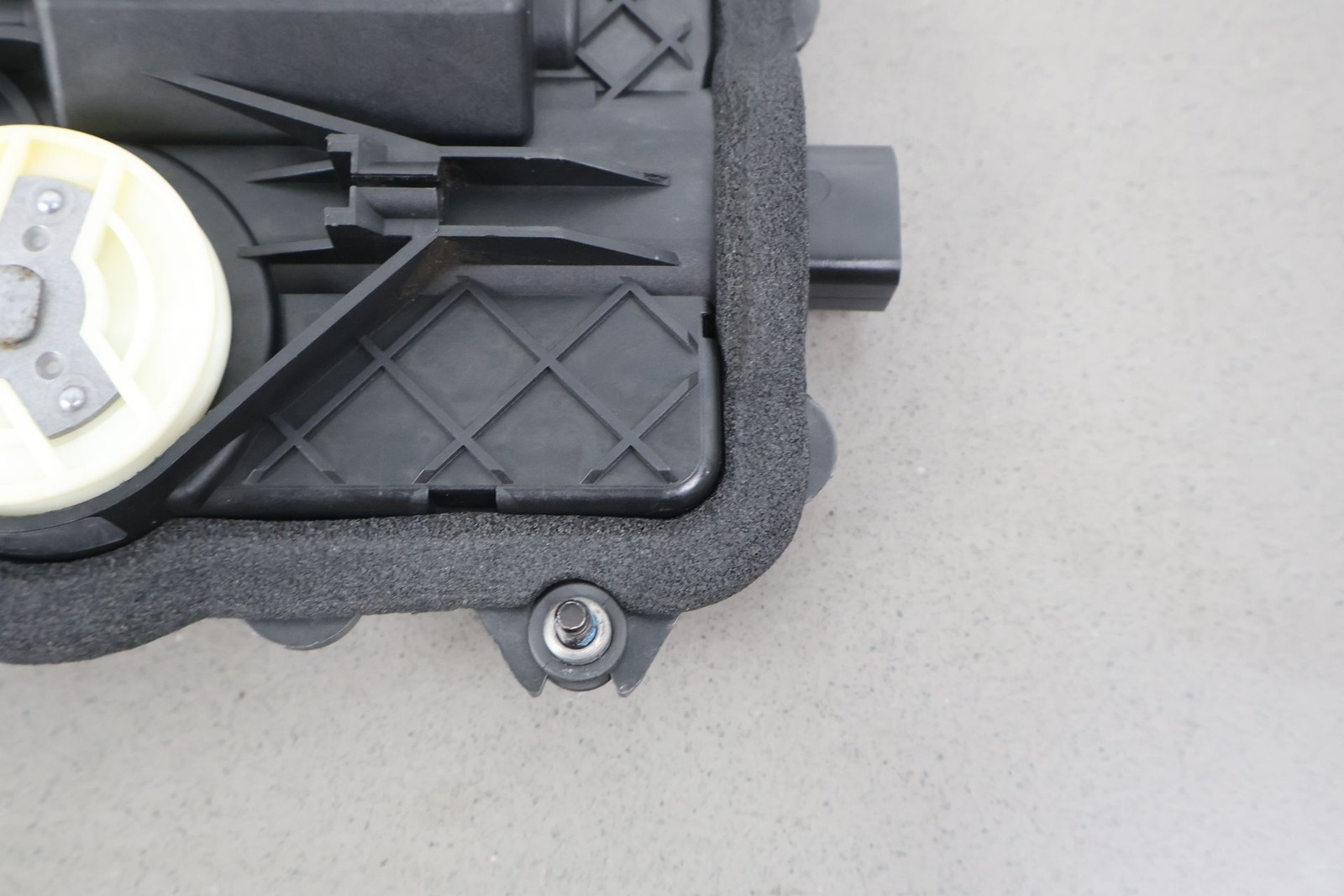 Bentley Continental Flying Spur 2006 Rear Right Door soft close actuator P/N 3D0837059B