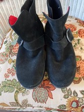 Fitflop Dash sz: 39 / 6 Black Suede Pull on Ankle Boots with Buckle