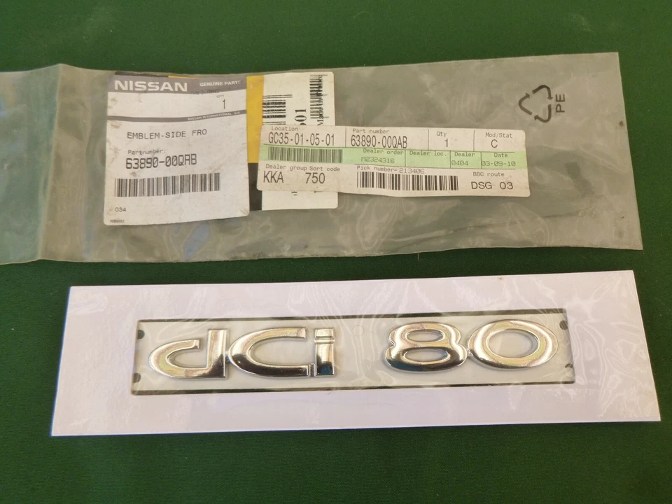 NISSAN PRIMASTER ORIGINAL EMBLEM LOGO "DCi 80" NEU 6389000QAB(art.2579H) - Bild 1 von 1