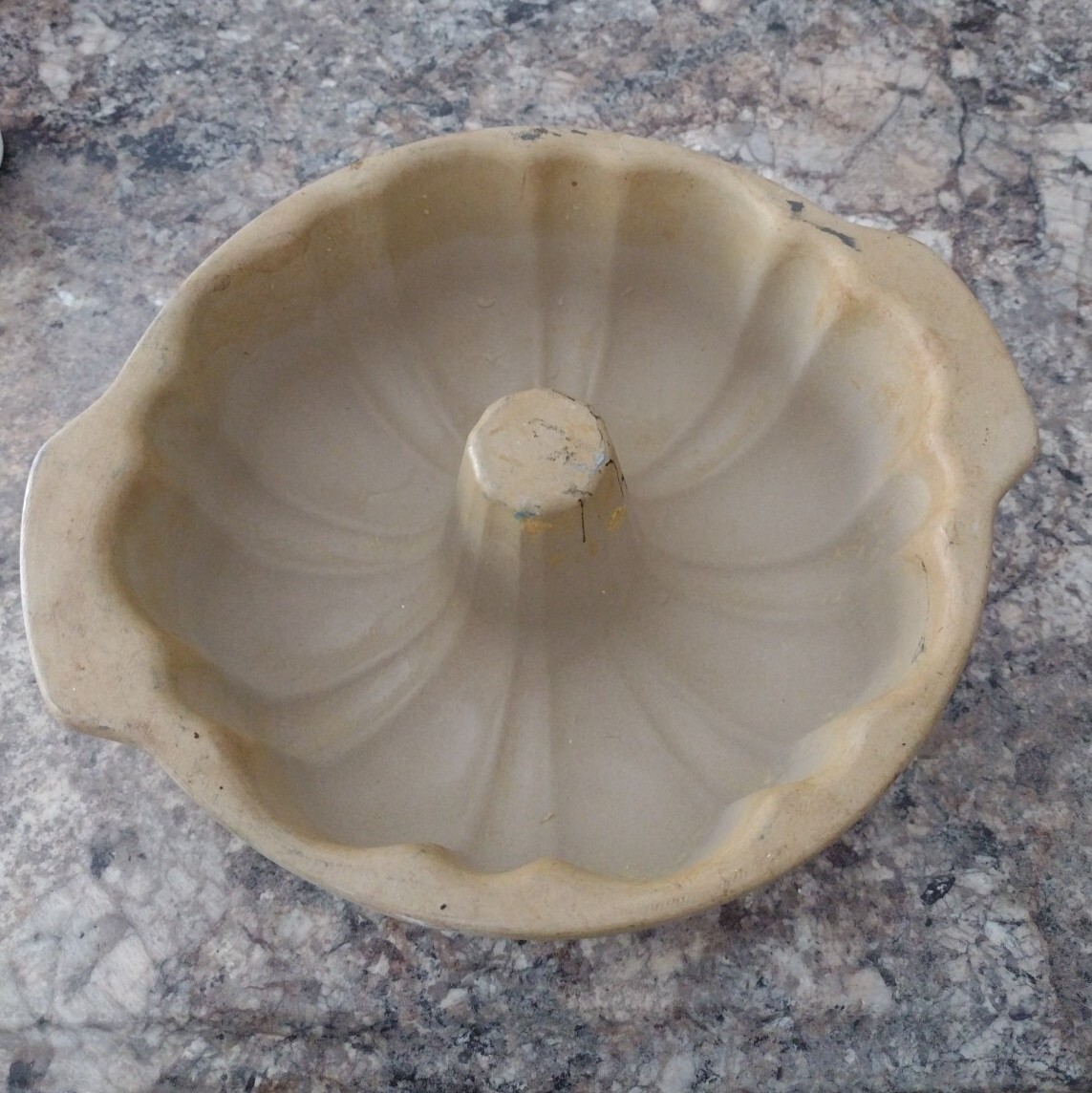 Pampered Chef Family Heritage Collection Stoneware Fluted Bundt Cake