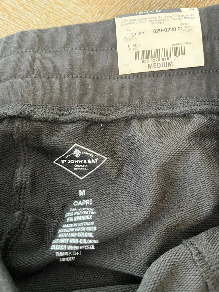 Calça Capri St John's Bay nova com etiquetas bolsos preta cintura média 32” costura interna 20” - Imagem 2 de 4