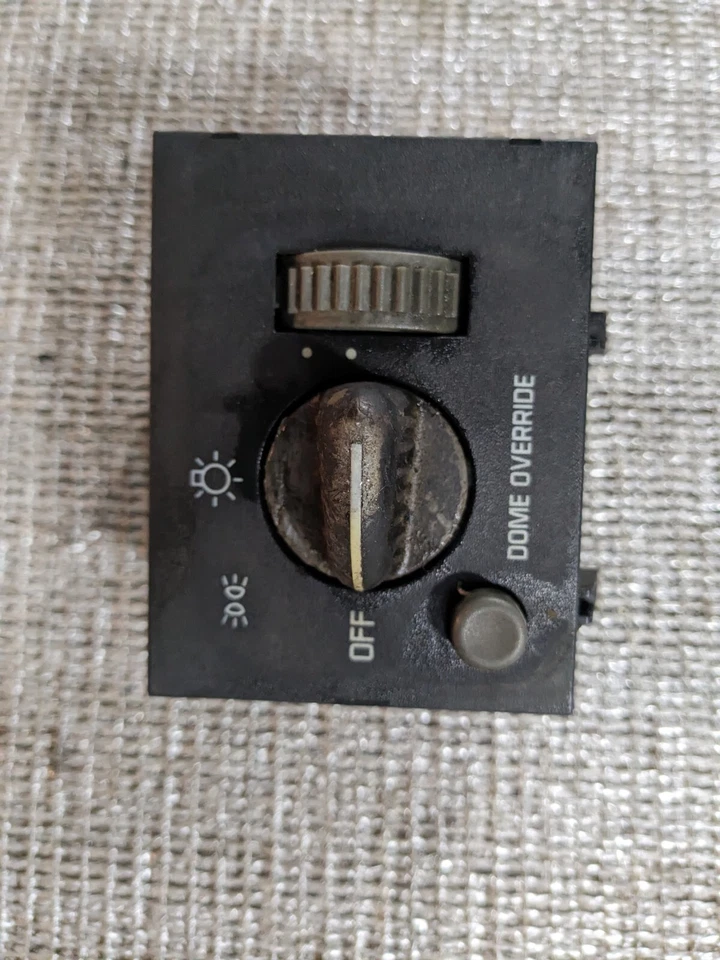 Conjunto de interruptor faros y panel de instrumentos Chevrolet C1500 lámpara y lámpara domo Foto 2 de 4