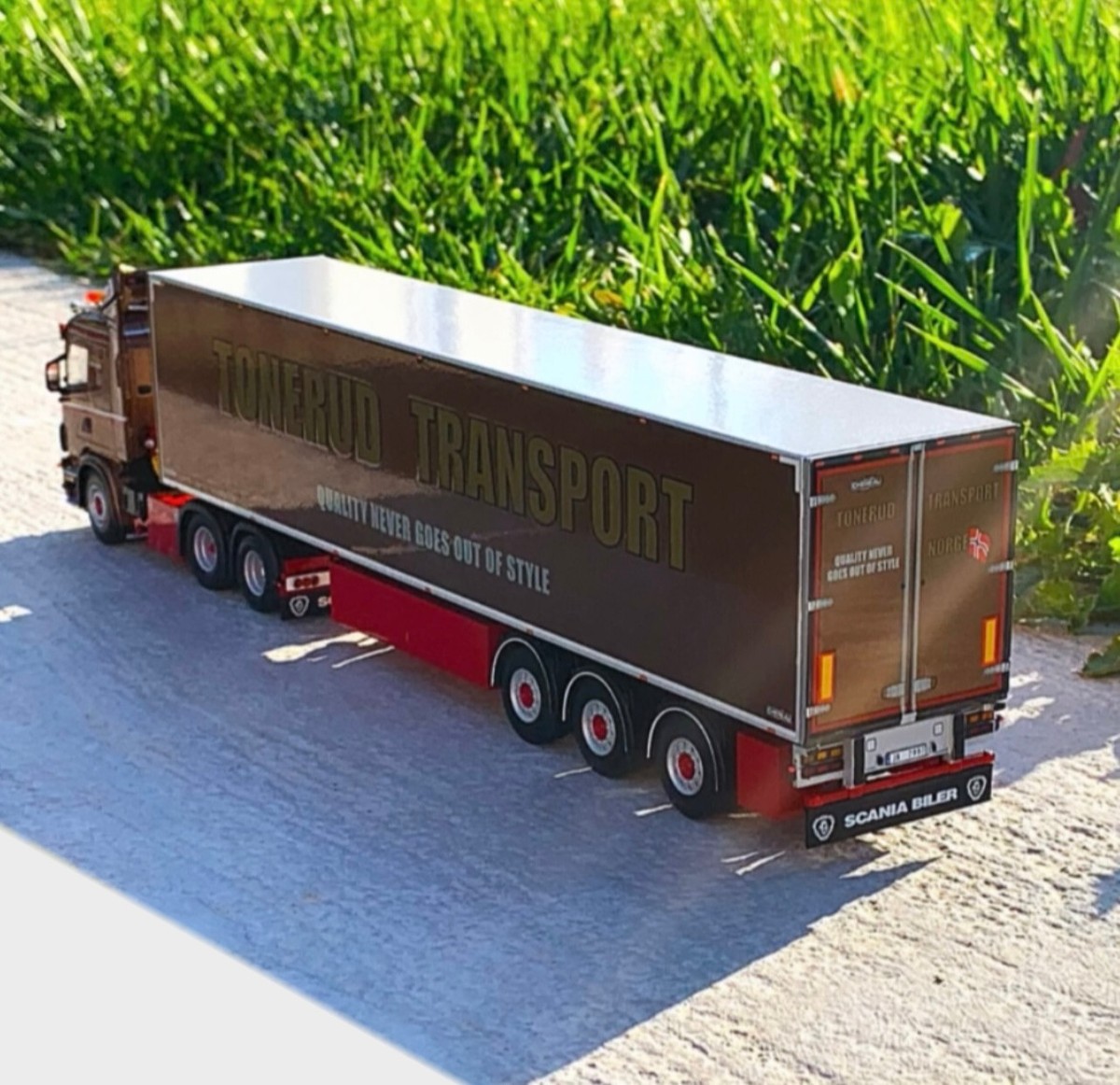 Scania 144 flat roof 6x2 tag axle reefer trailer 