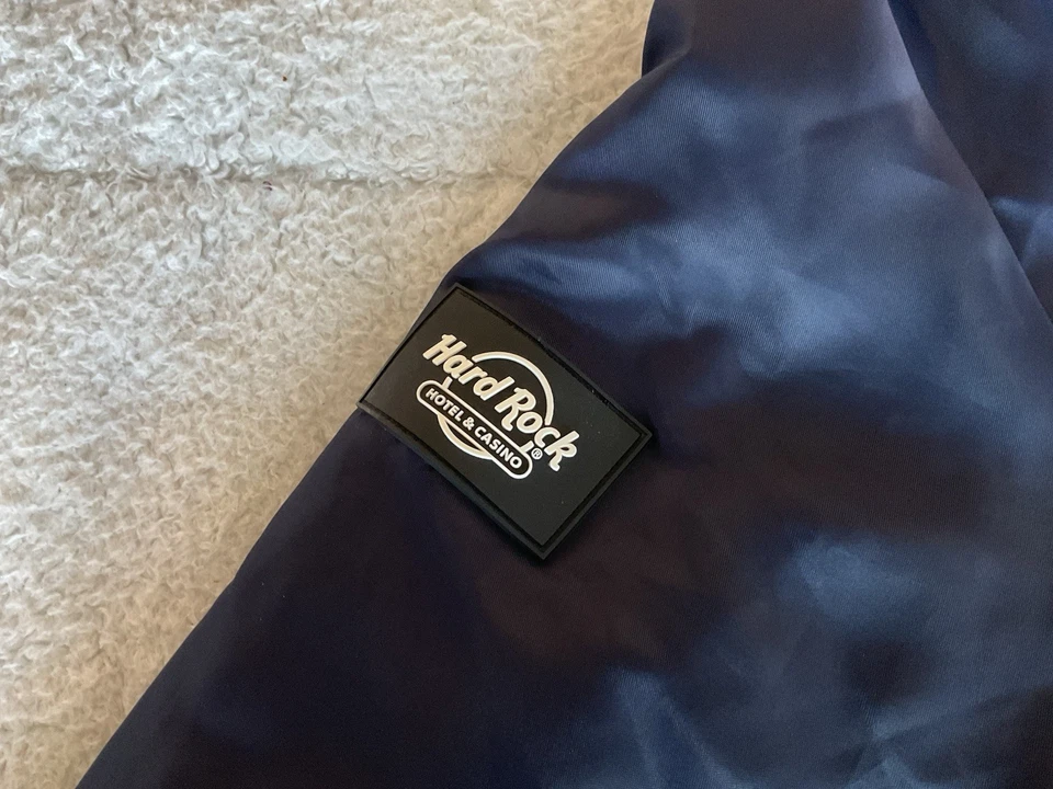 Hard Rock Guitar Co. Full Zip Quilted Navy Bomber Jacket Sz XL Hard Rock Casino - Image 4 of 4