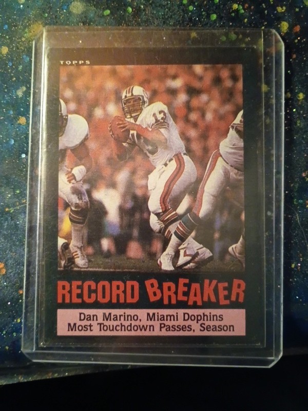 1985 Topps Football #4 Record Breaker Miami Dolphins QB Dan Marino EX-Nr Mt