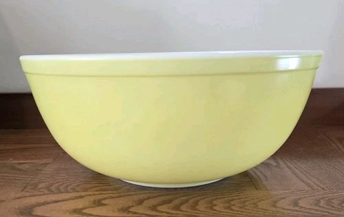 Pyrex Vintage Yellow Nesting Mixing Bowl 10.5" 4 Qt 404 Primary Color