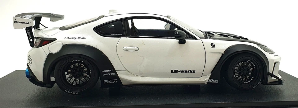 Solido 1/18 Scale Diecast S1813602 - 2024 Toyota GR86 w/LBW Kit - Pearl White - Image 3 of 4