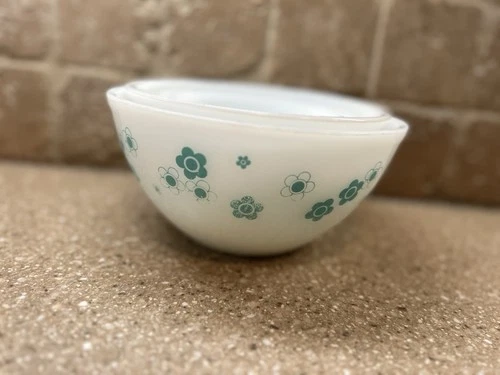 Rare vintage Agee Pyrex Bazaar Nesting Bowl Set of 4 Vintage Glass