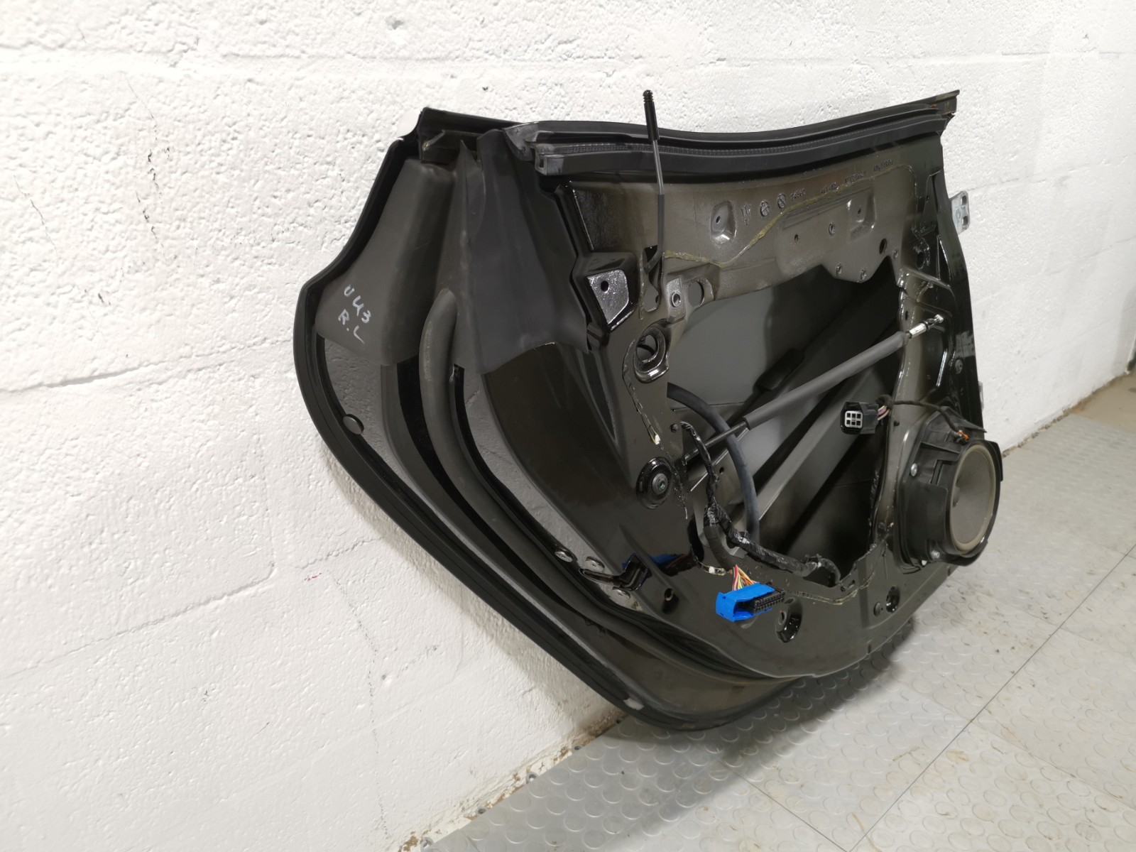 Maserati Ghibli RWD 2017 3.0 L Auto Rear Left Driver Side Door Shell Black Color