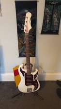 Burns Club Marquee Bass 32 - Shadow White - 2nd Hand barely used