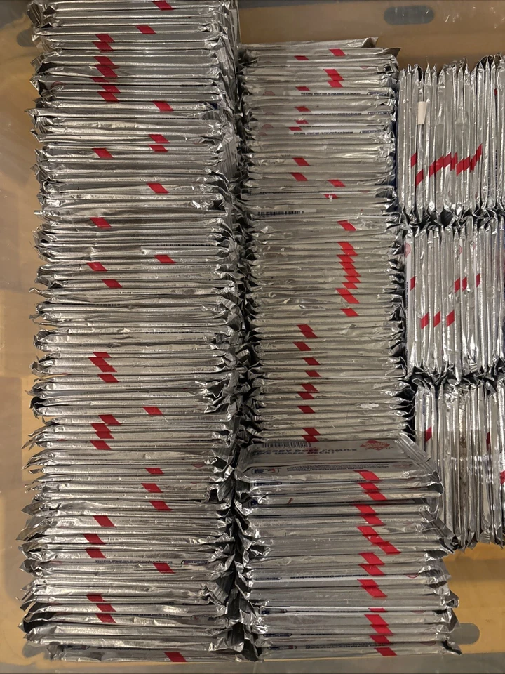 Paquetes de tarjetas coleccionables selladas/nuevas de Looney Tunes de la década de 1990 de la baraja superior Foto 3 de 3